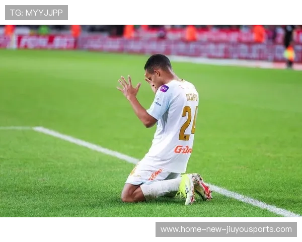 佩德里禁区补射完成梅开二度